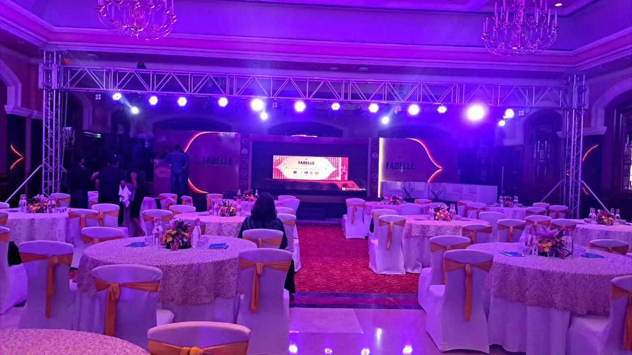 Fabelle backdrop